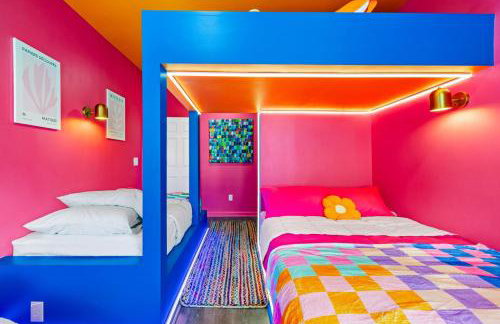 Chic Home with Large Private Yard! Hot Tub, Close To Downtown - Foto 32