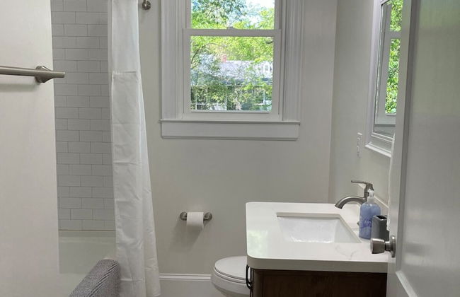 Renovated 1 Bedroom in Forest Hills - B - Foto 9