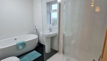 Modern 3 Bedroom Property centrally based - Foto 2