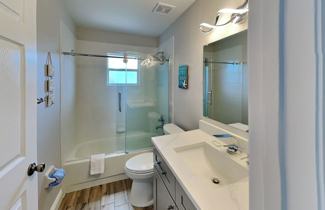 Sunny Palms Getaway - Photo 16