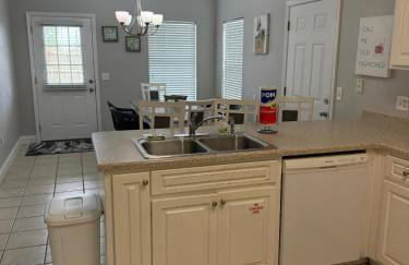 Beach Days, Nightlife Nights, East End of PCB - Foto 23