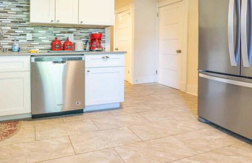 Cozy 3BR Townhome Perfect Location ABODEbucks - Foto 13