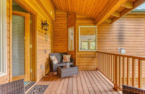 Iron Mountain - Spacious Secluded Lodge with Hot Tub & Game Room - Photo 37