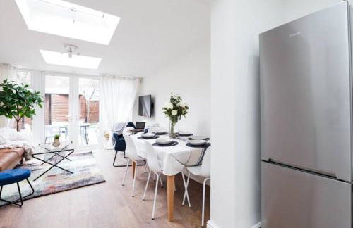 Newly Renovated Modern 4 Bed 3 Bath Apartment London - Foto 40