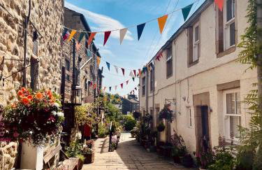 The Old Middle School Addingham - Photo 1