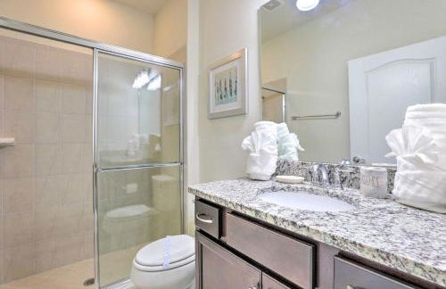 New Upscale 8BR Kissimmee Retreat with Private Pool, Spa & Resort Amenities - 7 Mi to Disney! - Foto 49