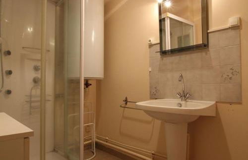 Ancien presbytère avec 3 chambres au pied d'une forteresse médiévale - FR-1-582-113 - Foto 5