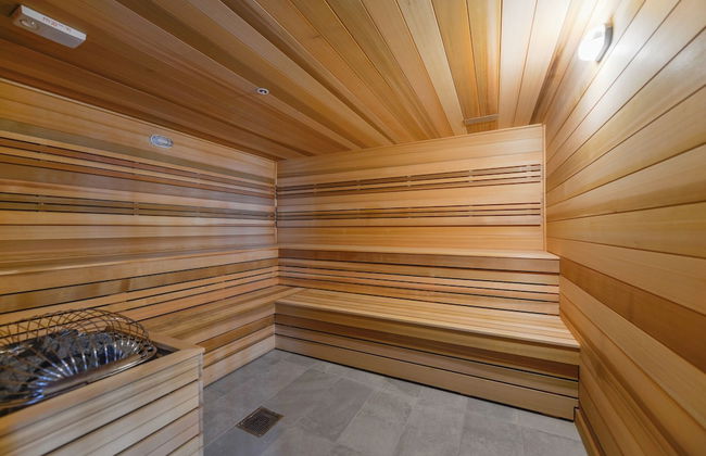 Luxury 3BR with Private Rooftop - Photo 28