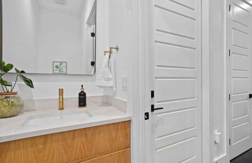 Full Duplex ATX Modern Creekside Retreat 2 Pools - Foto 8