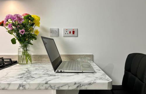 Borage House- Crawley,3BR House, Wifi, Parking, Close to Gatwick Airport, Contractor friendly, short and long term stays welcome - Foto 52