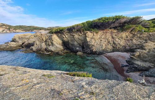 Élégant Studio au calme 2mn mer Wifi Clim Terrasse parking - Foto 17