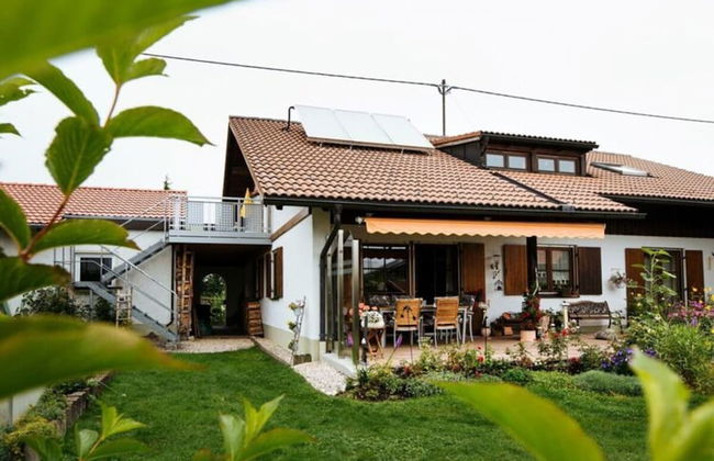 Chic Holiday Apartment - Photo 9