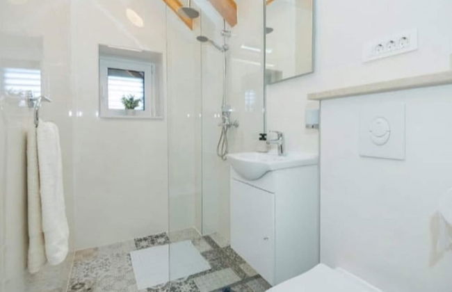 Adorable Holiday Home With Swimming Pool - Foto 9