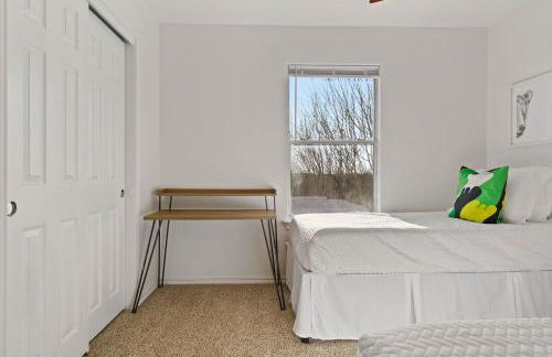 Spacious 8-Bed Home Near Tesla & Samsung Plants - Foto 26