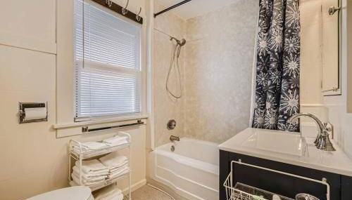 Prime Location walk to attractions w Free Parking - Foto 3