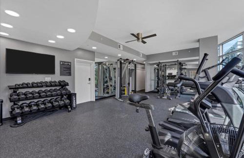 Modern 3 bedroom condo in downtown w free parking - Foto 48