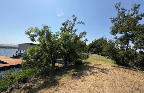 Newly Renovated Lakefront with Dock - Foto 58