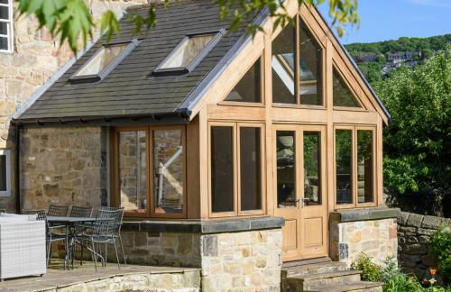 10 Bed Stunning House in village, with Hot Tub - Photo 57