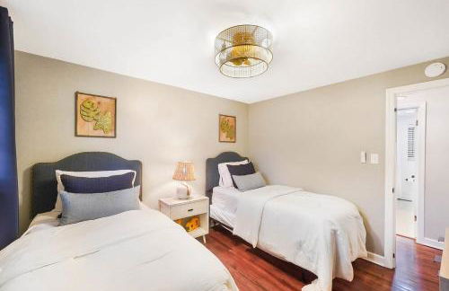 The Sleepy Tiki - game room, tiki lounge, firepit - Foto 34