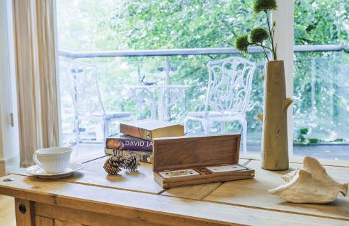 Elegant 2-Bedroom Apartment with Balcony - Foto 31