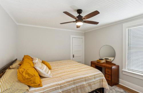 Charming Downtown McCloud Retreat home - Foto 14