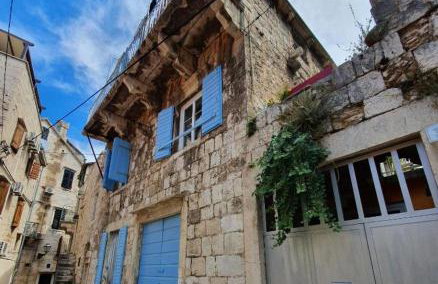 Manor house Aman - Photo 1