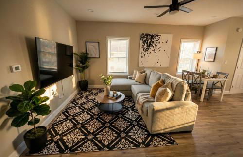 The Loft at Park Place - 3rd Floor Walk up King and Queen Beds Fast Wifi and Free Coffee - Foto 2