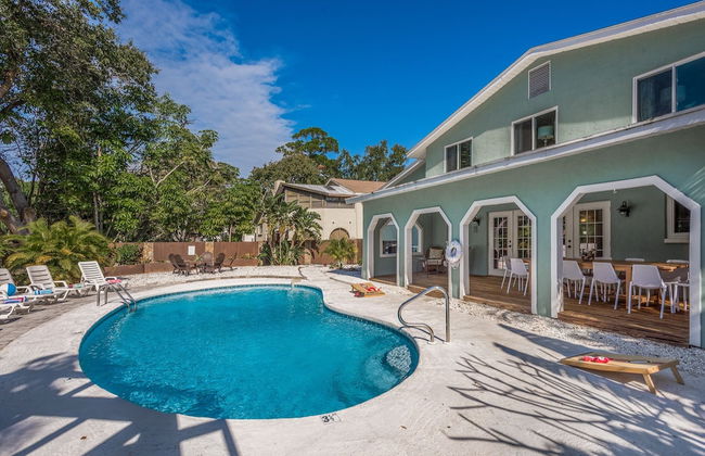 Great 6BR for All Ages/Heated Pool 5 Min to Beach by RedAwning - Foto 39