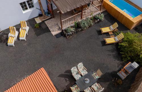 Casa Amaya - Spacious House with Pool, Large Garden, BBQ, 2 Terraces, and Ideal Location - Photo 3