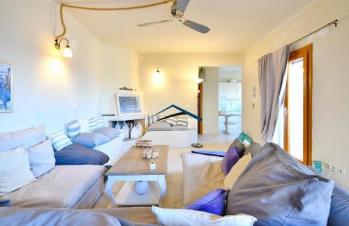 The Charming Waterfront Retreat, with a swimming pool & direct access to the sea, ideal for large families, or a group of friends - Foto 44