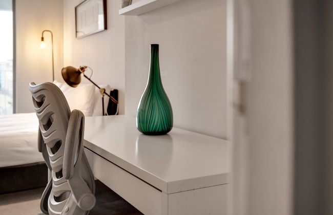 Spacious Modern Camberwell Apartment - Photo 1