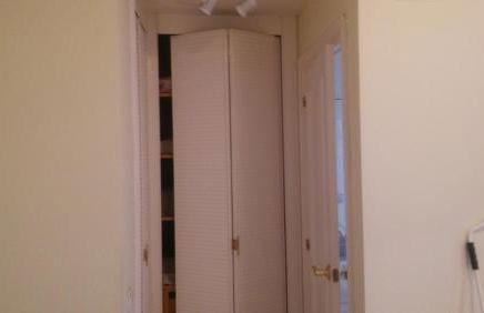 Passeig Maritim Apartment - Photo 14