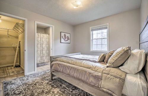 Renovated Logan Home with Pond and Fire Pit - Foto 20