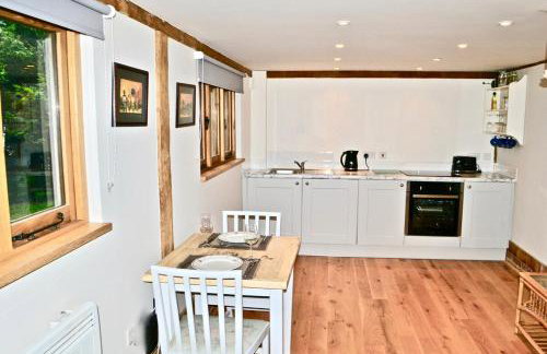 Idyllic rural retreat, easy access to Cambridge - Photo 2