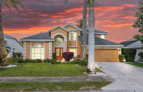 Spacious Naples Lakefront Pool Home Minutes from Downtown! - Foto 28