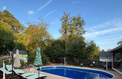 Quaint Cottage in heart of LYH - POOL with HOT TUB! - Foto 46