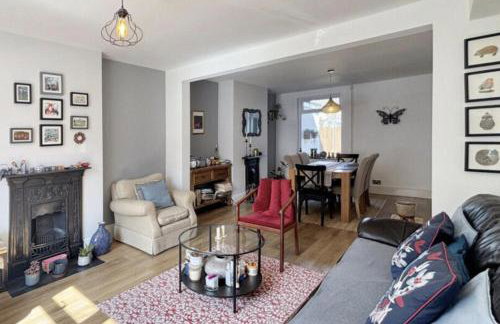 Amazing Abodes - Photo 5