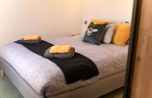 Bumblebee checkout 2pm Frome Longleat Aqua Sana Bath 5 people PRIVACY - Foto 37