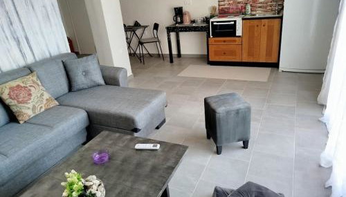 Next to the school - Photo 4