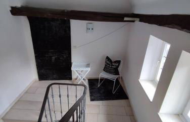 Flair Apartments 'FACHWERK & FLAIR' - Altstadt-Apartment 78 qm für Urlaub oder Geschäftsreise, Innenstadtlage, ruhig, modern, 900 m Bahnhof, 24 Std Check-in, WLAN, Streaming, Küche, Regendusche, 2 x Doppelbett, direkt am neuen Markt in der Altstadt - Foto 27