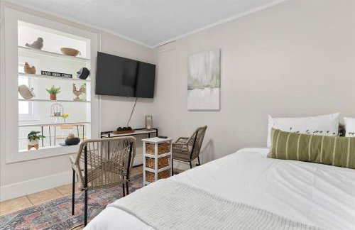 Unit 6: Sleek and modern 1 bedroom - Photo 9