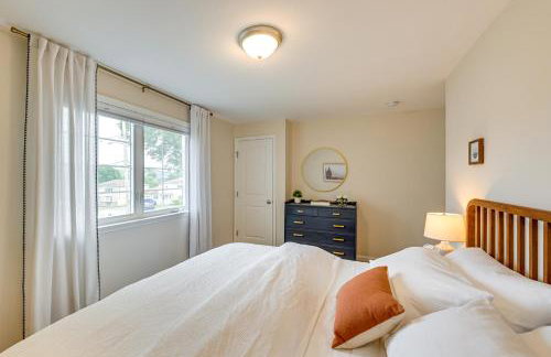 Walk to Shops and Dining Glen Cove Apt with Yard! - Photo 14