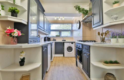 Spacious & Modern Triple-Story Cardiff Home with Pool Table - Foto 3