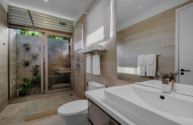 Santosha Whitehouse JM - 10 Bedroom Villa w Private Beach - Photo 17