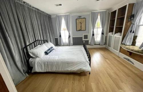 Family-Friendly Two-Bedroom Apartment Near Attractions with Parking - Foto 7