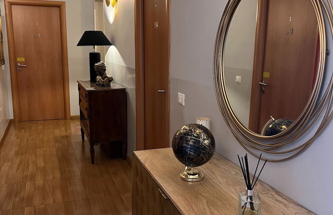 Bon Ton Design Rooms by DOT Suites - Photo 35