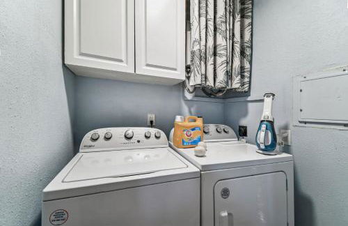 Luxury Home with Hot Tub & Outdoor Oasis blocks from the Beach - Foto 51