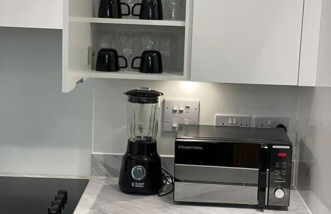 Inviting 2-bed Apartment in Grays - Photo 14