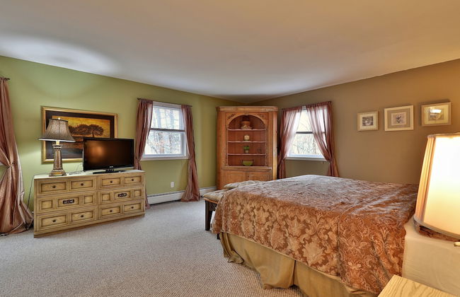 The Tanglewood Lodge: Amazing Ski Home For Groups. Hot Tub. Close To Killington Resort! 4 Bedroom Home - Photo 7