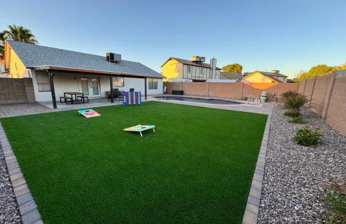 Glendale Gem with Pool & Office in Prime Location - Foto 7